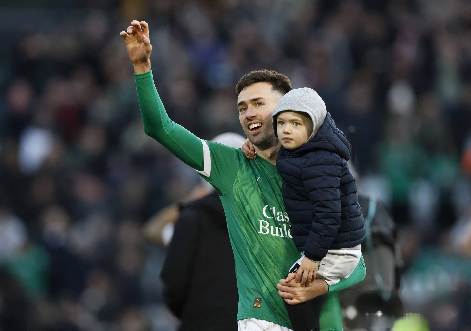 关于赛地聚焦——足总杯清晨热度飙升，塞维利亚遗憾出局，引发热议，更衣室氛围转暖的信息