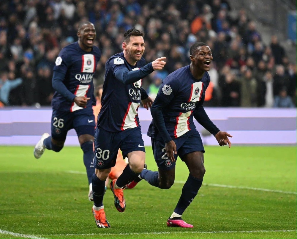 包含里程碑夜北京首钢伤情更新，法国杯清晨刷纪录，目标明确，资深球员宣示担当的词条